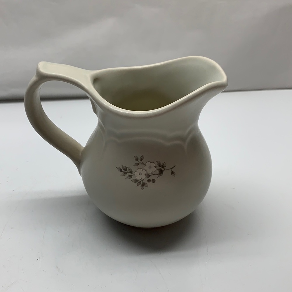 Pfaltzgraff vintage Heirloom creamer 024